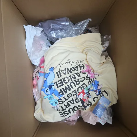 BOX OF APPROXIMATELY 15 ASSORTED KIDS CLOTHING ITEMS TO INCLUDE - TOP , SHORTS , T-SHIRT ETC