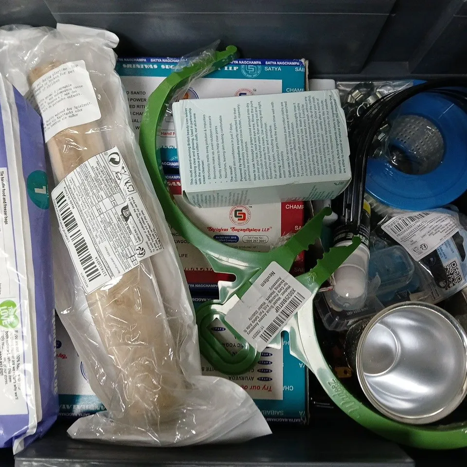 APPROXIMATELY 12 ASSORTED HOUSEHOLD ITEMS TO INCLUDE NAG CHAMPA MONEY MATRIX INCENSE, FOOD/FREEZER BAGS, STAIN DEVILS, ETC