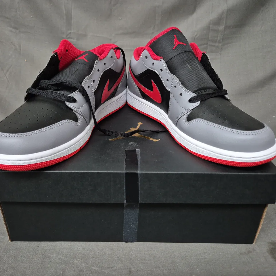 BOXED PAIR OF NIKE AIR JORDAN 1 LOW SHOES IN GREY/BLACK/RED UK SIZE 10