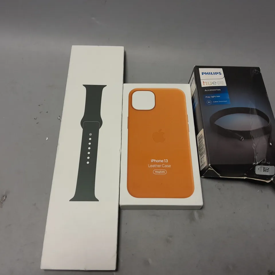 APPROXIMATELY 10 ASSORTED ELECTRICAL ITEMS TO INCLUDE PHONE CASES, APPLE WATCH STRAP, PHILIPS HUE PLAY LIGHT BAR, ETC