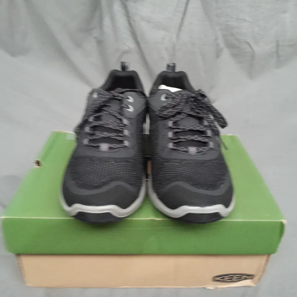 BOXED PAIR OF KEEN TERRADORA SPEED SHOES SIZE 5.5