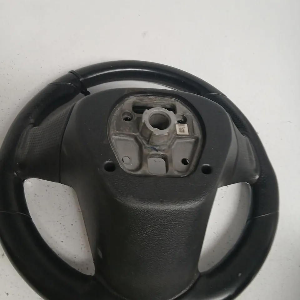 CAR STEERING WHEEL WITH INTEGRATED CONTROLS – AIRBAG MISSING (PARTS/REPAIR)