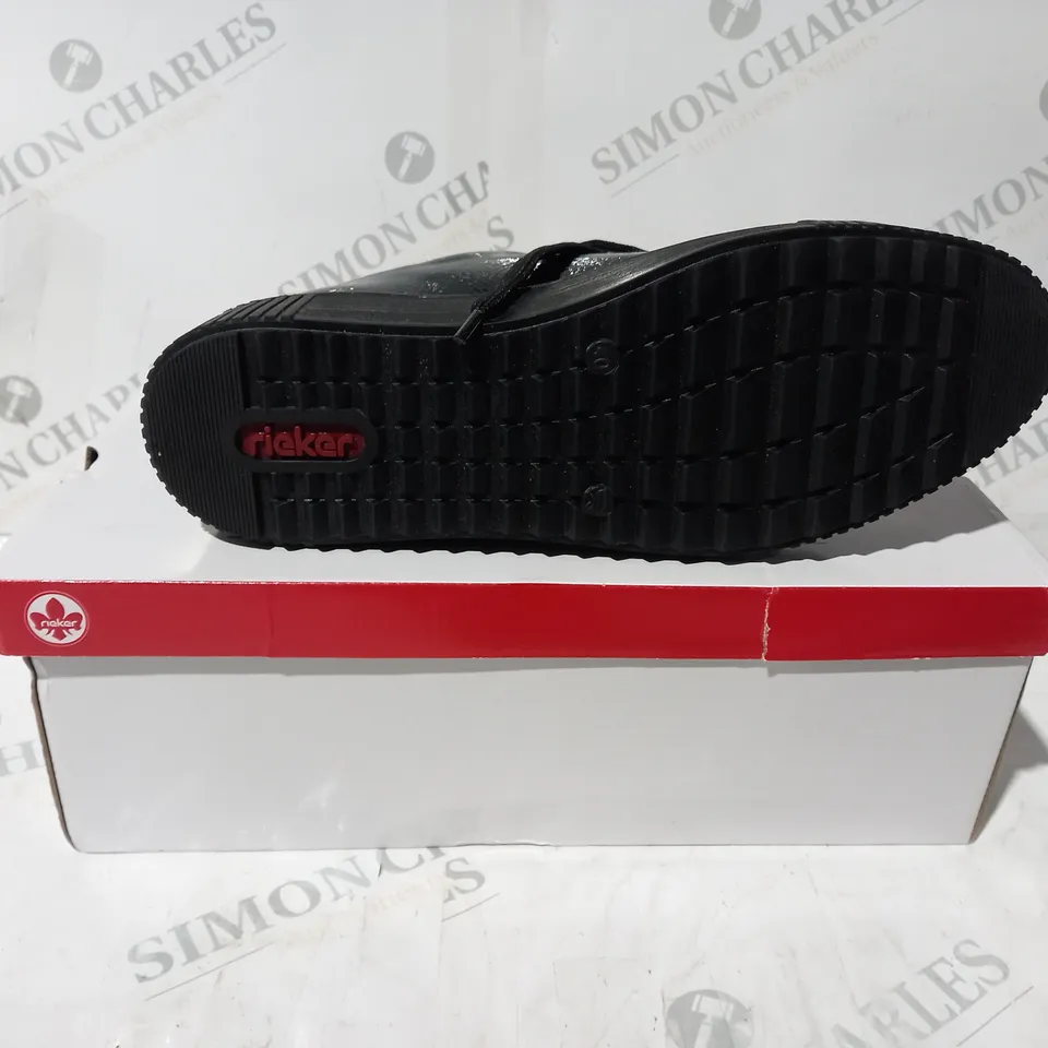 BOXED PAIR OF RIEKER TRAINERS WITH ZIP IN BLACK UK SIZE 6.5