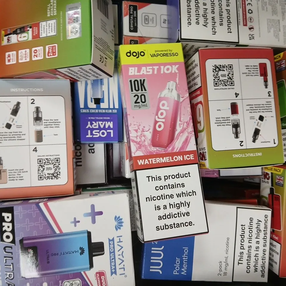 APPROXIAMTELY 15 ASSORTED VAPING PRODUCTS TO INCLUDE HAYATI, JUUL, ETC - COLLECTION ONLY