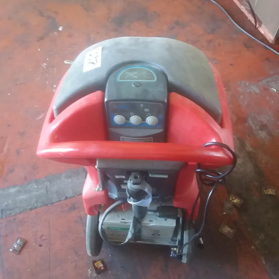 VICTOR M16 FLOOR SWEEPER