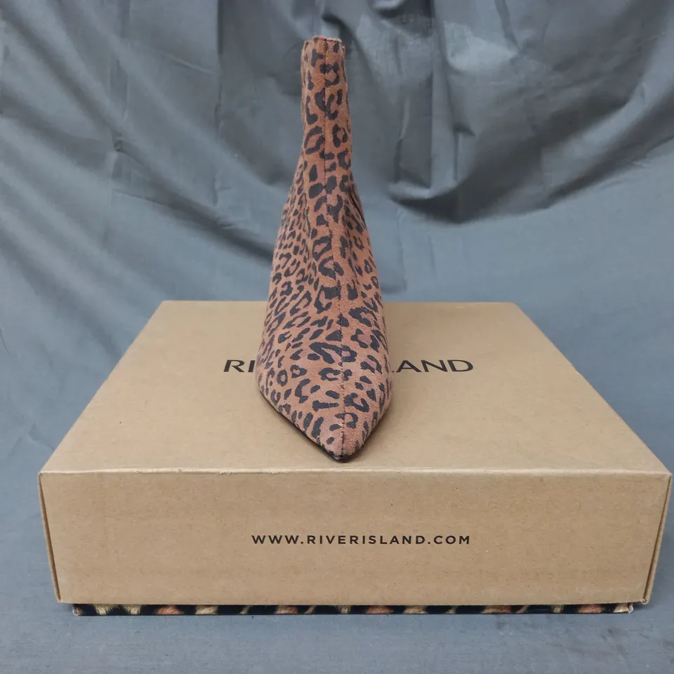 BOXED PAIR OF RIVER ISLAND WIDE FIT SUEDE ANKLE BOOTS IN TAN ANIMAL PRINT UK SIZE 3