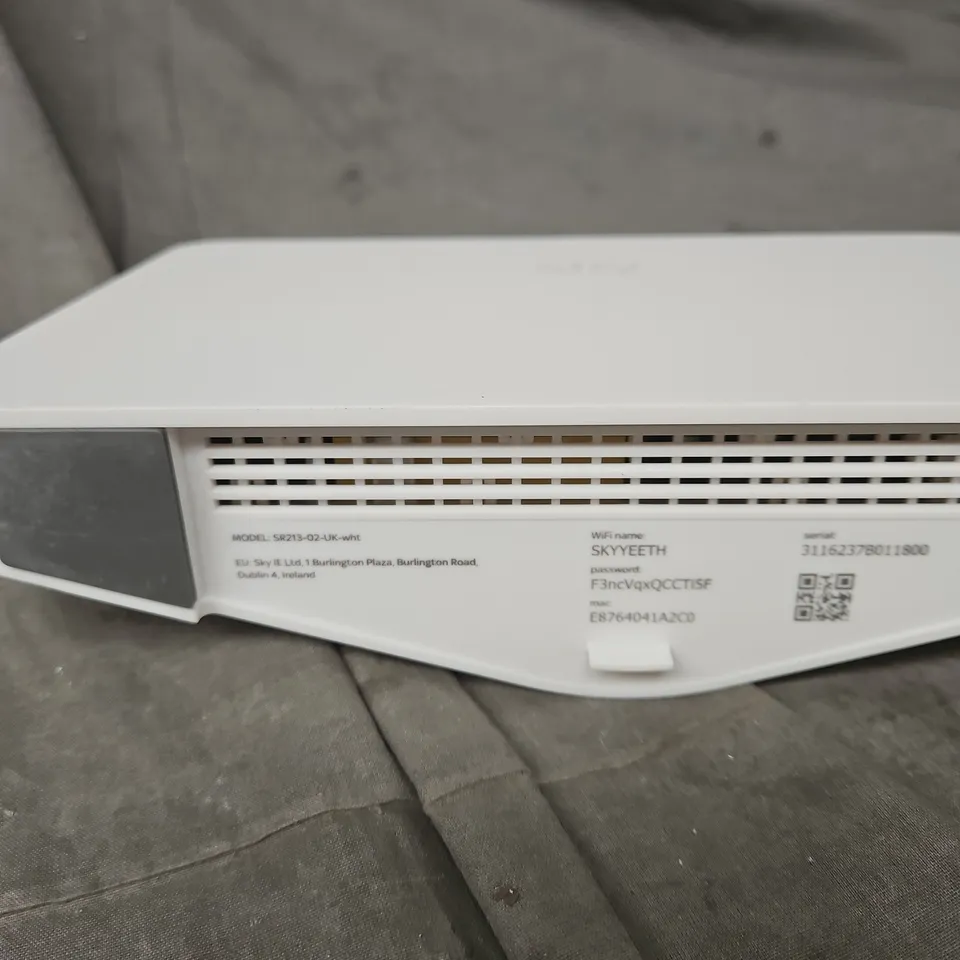 SKY SR213-02-UK ROUTER