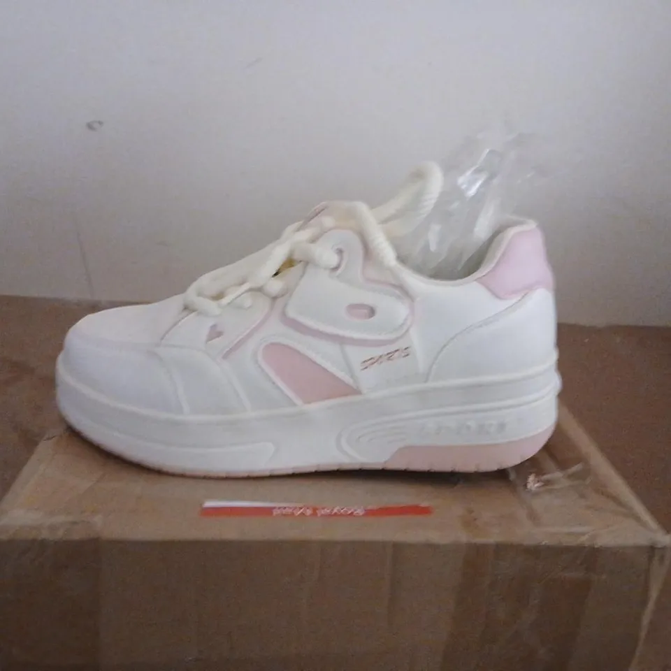 SPORTS UK 6.5 (EU 39) WHITE AND PINK SNEAKERS WITH WHEELS