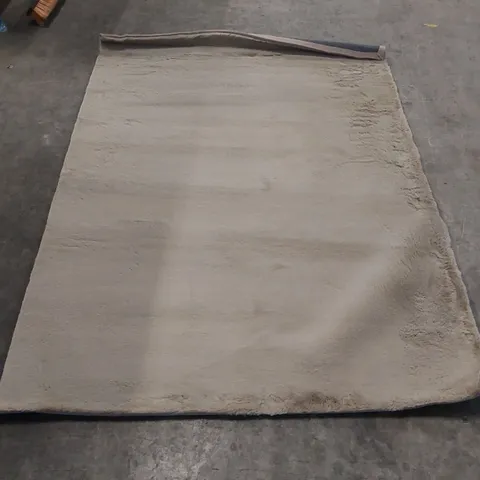 BRAND NEW BAGGED PACO HOME RABBIT RUG - 200 x 140cm