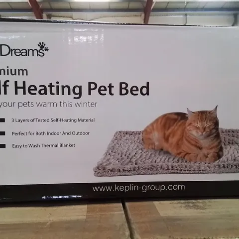 BOXED FURDREAMS SELF HEATING PET BED APPROXIMATELY 9