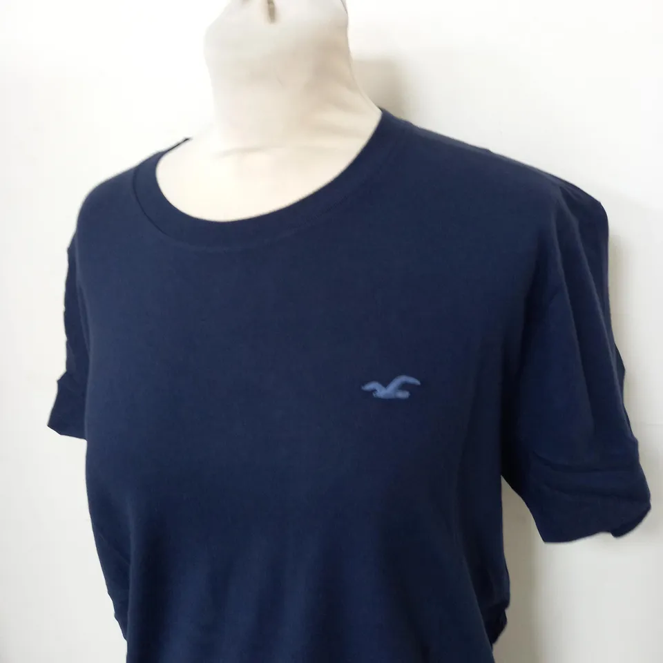 HOLLISTER CASUAL LOGO T-SHIRT IN NAVY SIZE M