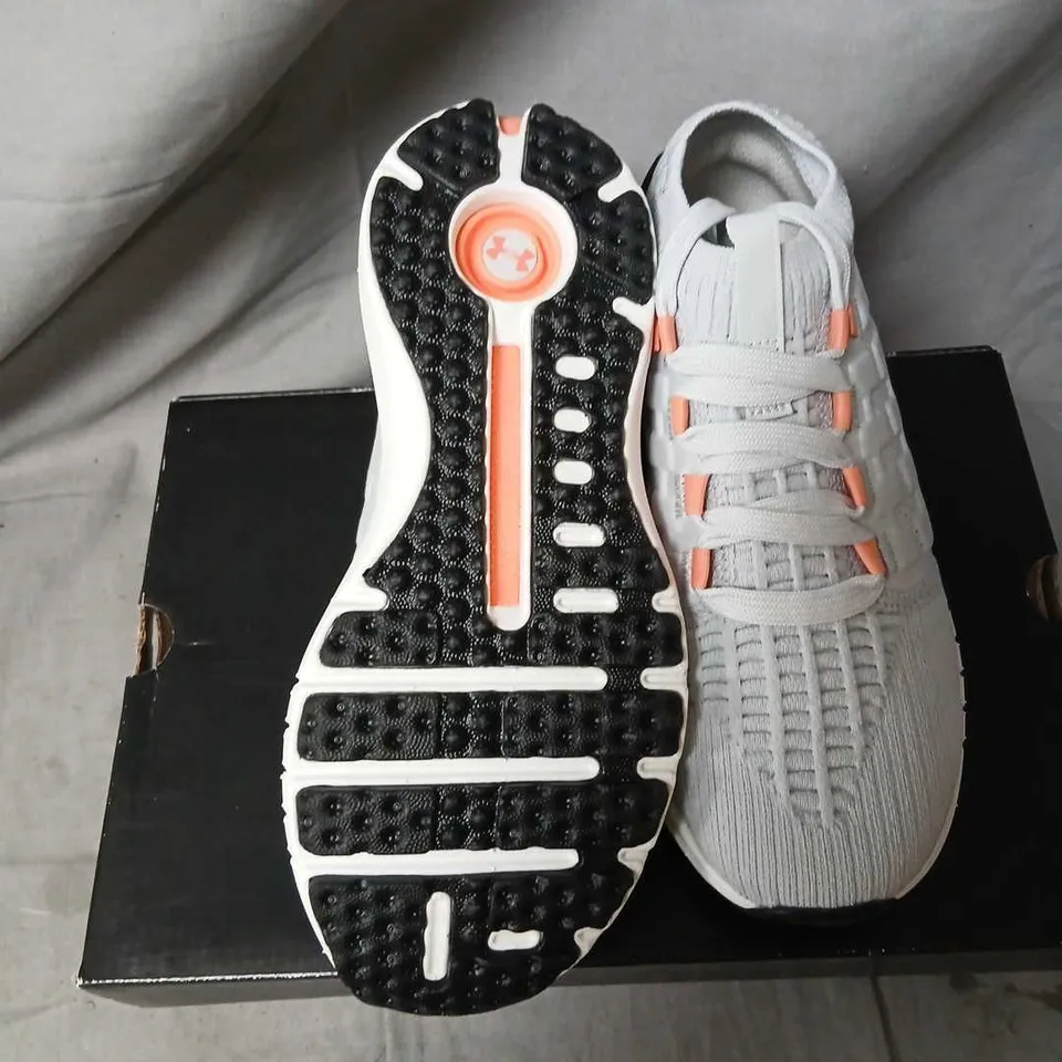 UNDER ARMOUR UA W PHANTOM 1 REISSUE WOMEN'S RUNNING SHOES – UK 3.5 (US 6), GREY/WHITE WITH PEACH ACCENTS