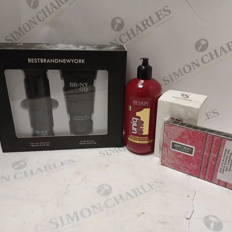 APPROXIMATELY 15 ASSORTED HEALTH AND BEAUTY ITEMS TO INCLUDE TWISTED SOUL WHITE EAU DE TOILETTE (100ml), REVLON UNIQ ONE ALL IN ONE SHAMPOO (490ml), BESTBRANDNEWYORK SET (EAU DE TOILETTE 100ml, SHOWER