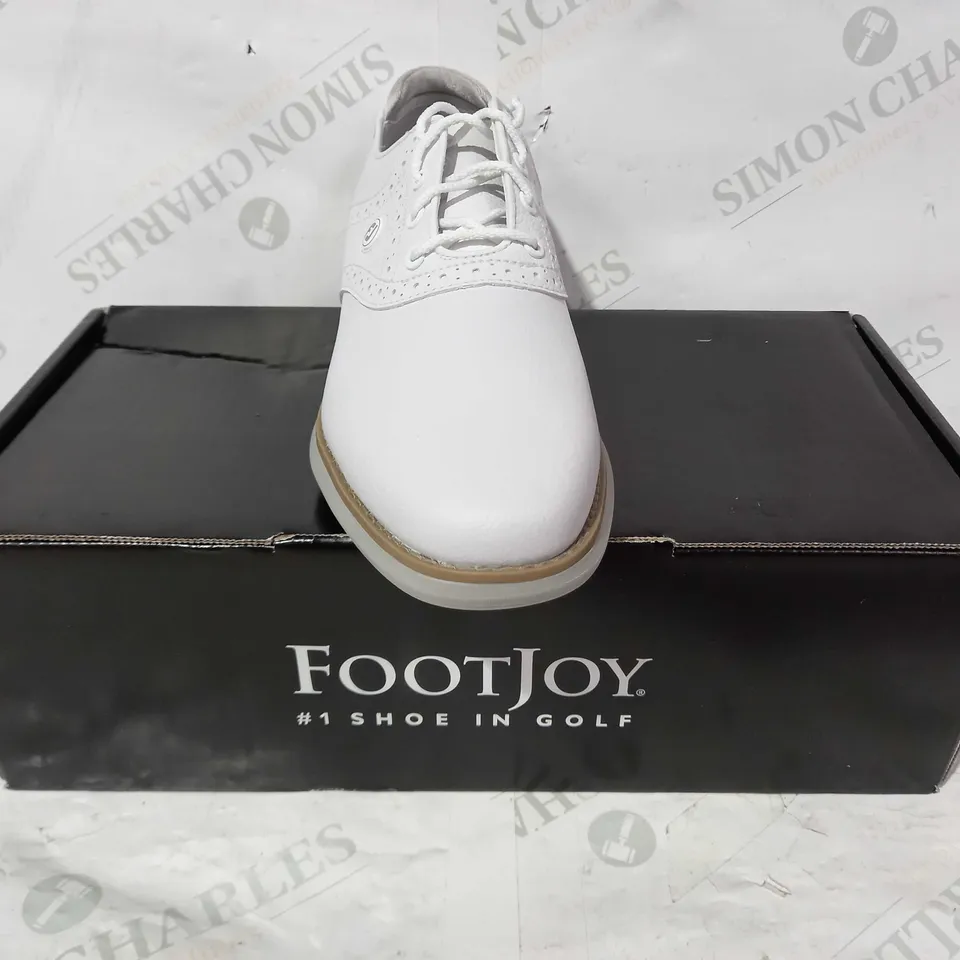 BOXED PAIR OF FOOTJOY GOLF SHOES IN WHITE UK SIZE 5