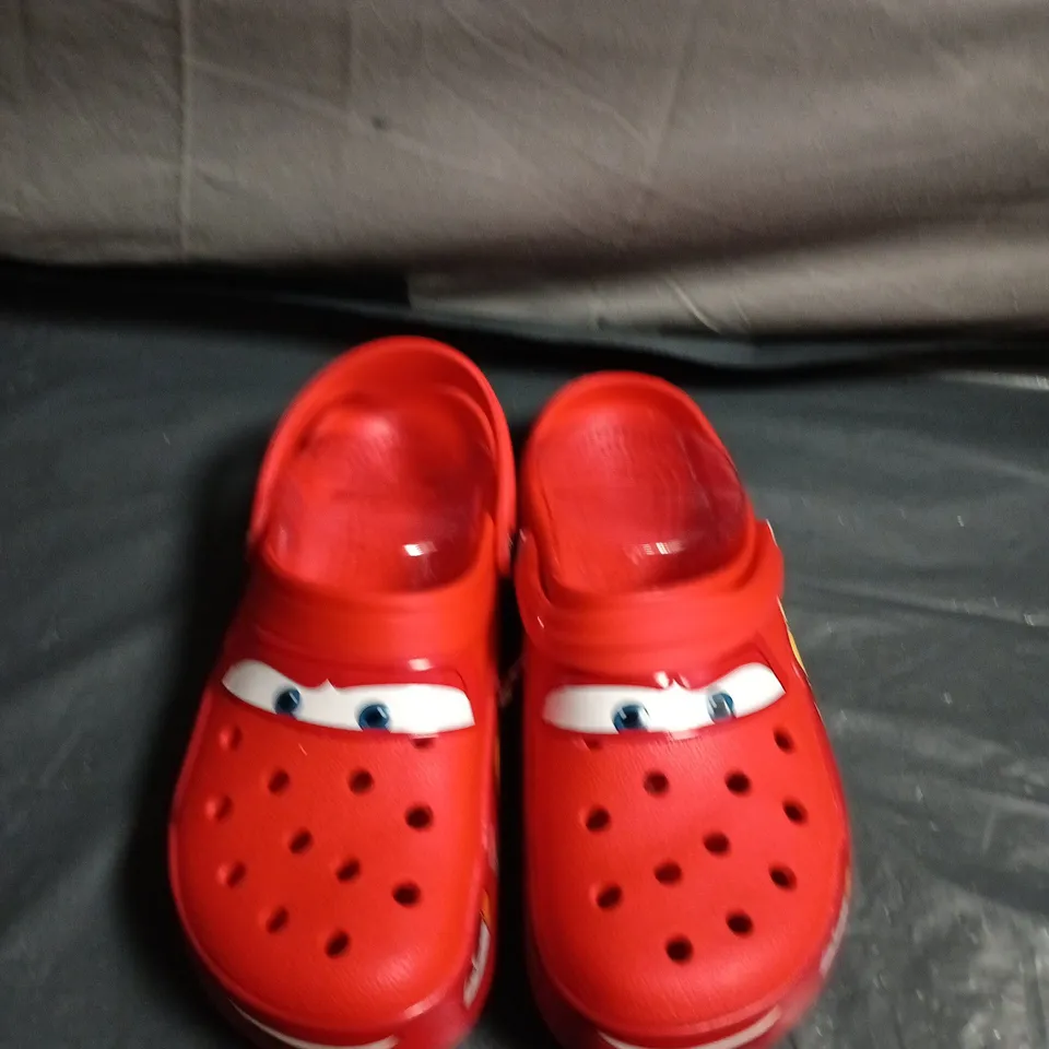 PAIR OFCROC RED LIGHTNING MCQUEEN CLOGS – SIZE M8 / W10