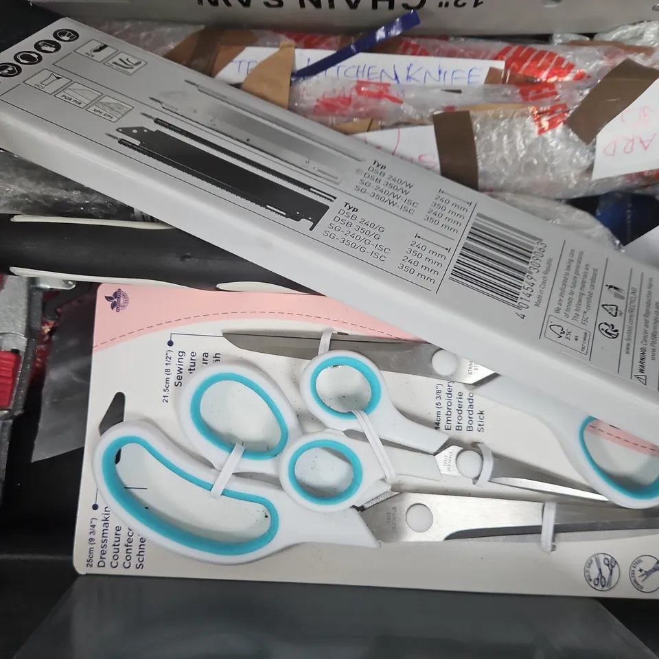 APPROXIMATELY 10 ASSORTED HOUSEHOLD ITEMS TO INCLUDE RED DRAGON JAVELIN ORIGINAL DARES, ETC - COLLECTION ONLY