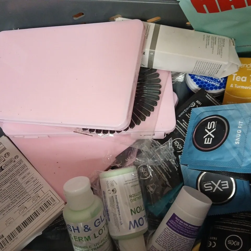 APPROX 12 ASSORTED BEAUTY PRODUCTS TO INCLUDE HAIRBURST SHAMPOO, YOUNIQUE BB TINTED MOISTURIZER, AKT BODY SCRUB, ETC