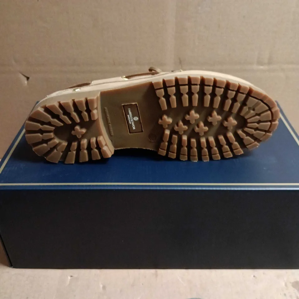 FAIRFAX & FAVOR WOMEN'S ALDEBURGH DECK SHOE - FAWN NUBUCK, UK 5 