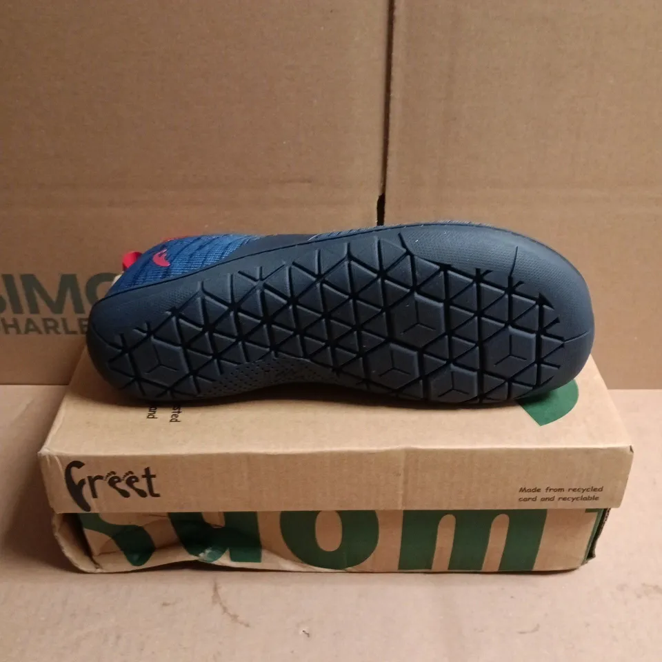 BOXED PAIR OF FREET HOPPEE BAREFOOT TRAINERS FOR JUNIORS - 2