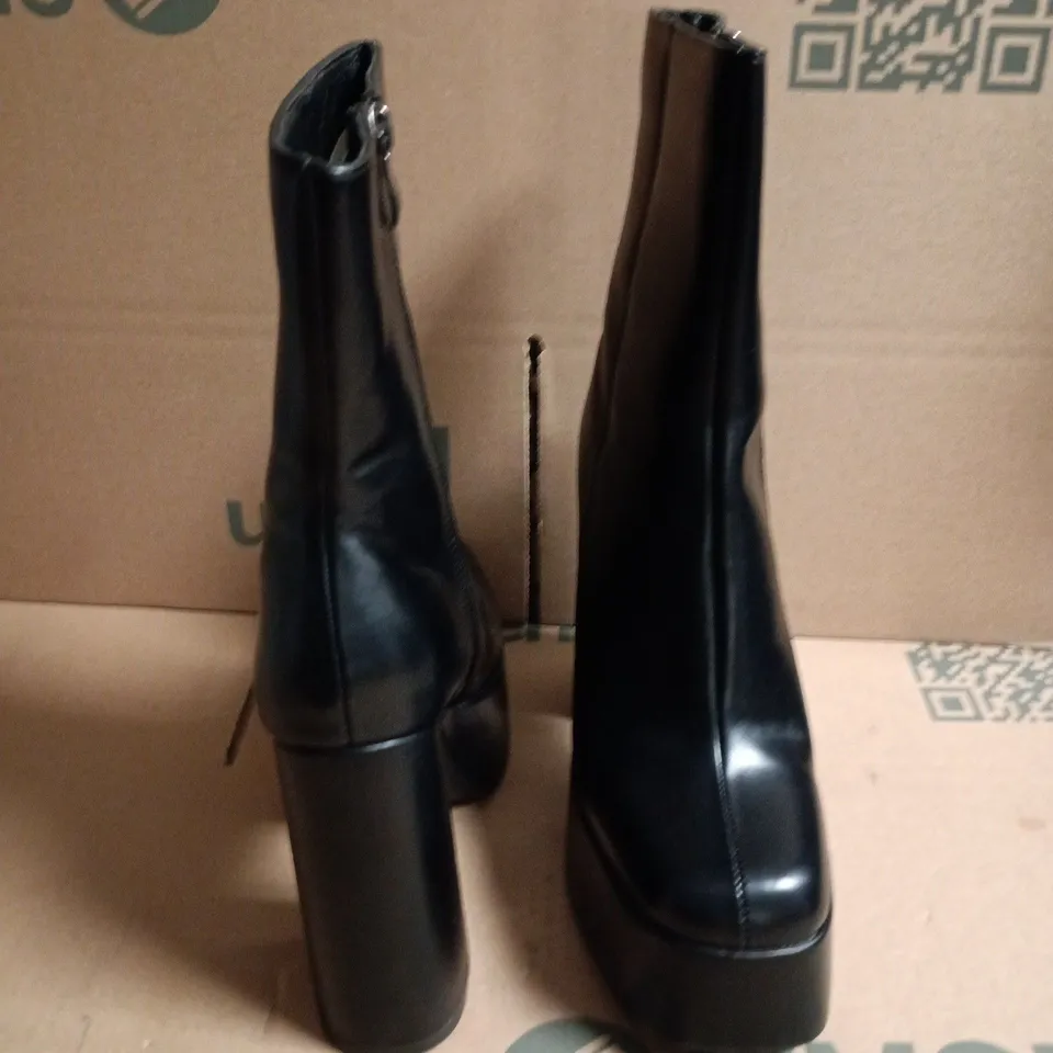 BOXED KOI BLACK PU PLATFORM ANKLE BOOTS WITH SIDE ZIP - 6/39