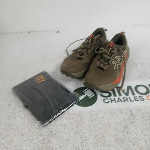 BOX OF APPROXIMATELY 15 ASSORTED ITEMS TO INCLUDES SHOES ETC.