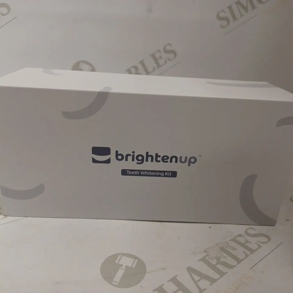 BRIGHTEN UP TEETH WHITENING KIT.