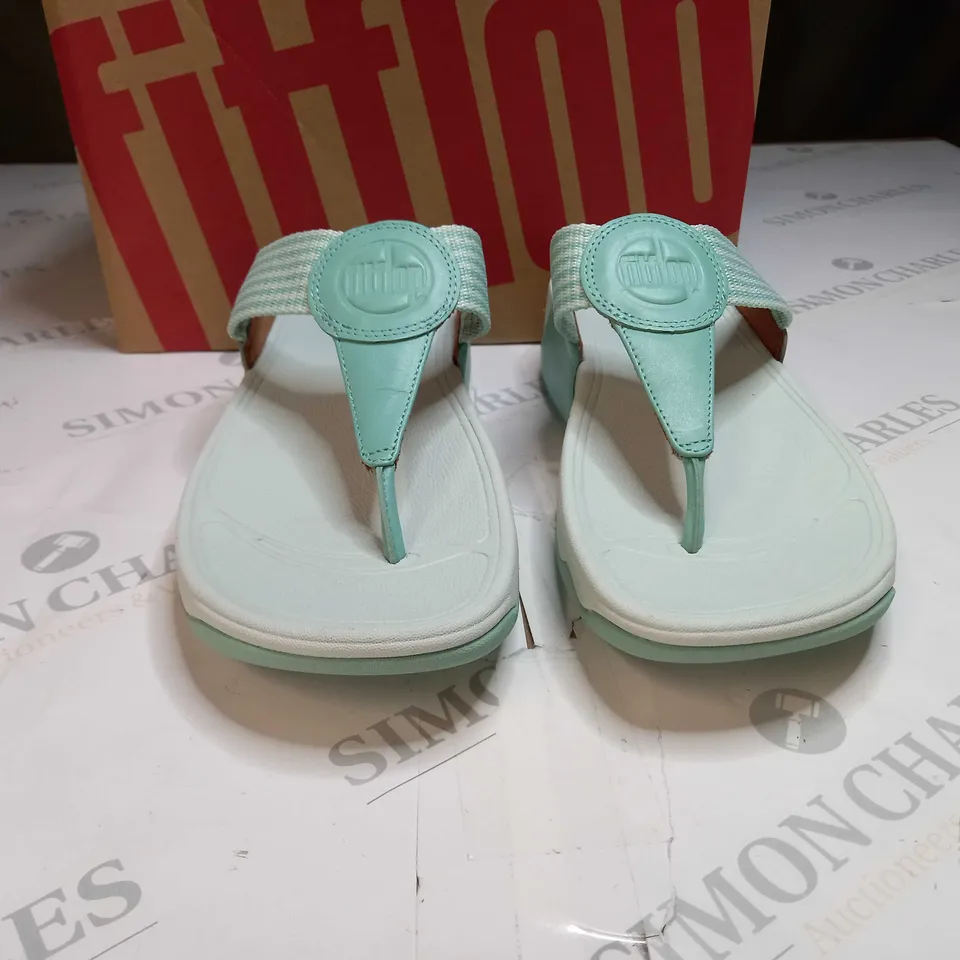 FITFLOP WEBBING TOE POST SANDAL - SEA FOAM GREEN - SIZE 6.5