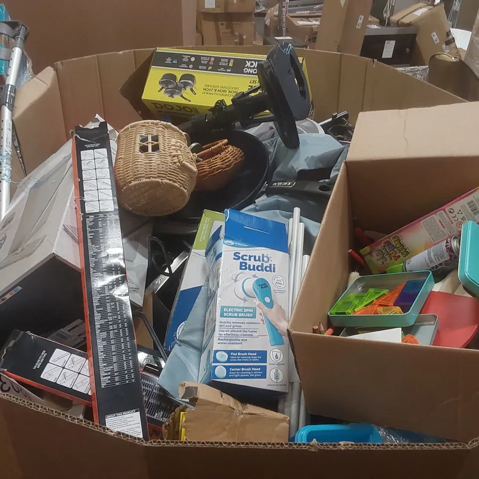 PALLET CONTAINING A VERY LARGE QUANTITY OF ASSORTED CONSUMER PRODUCTS INCLUDING: PORTABLE STOOL, WIPER BLADES, FLAT MOP & BUCKET SET, POTS & PANS ECT