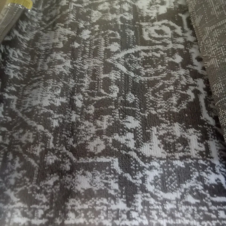 DAZZLE GREY/WHITE RECTANGLE RUG 120X70CM