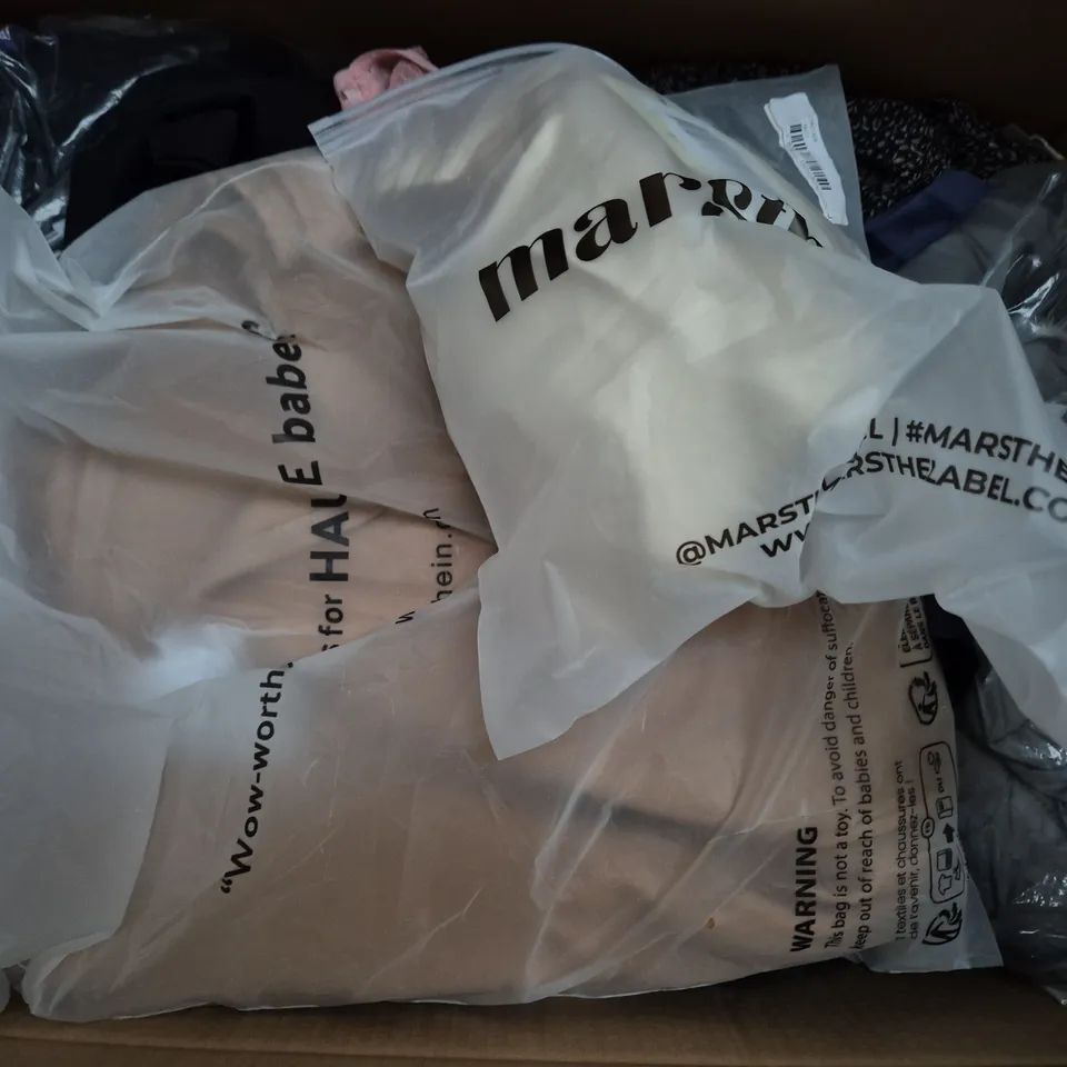 APPROXIMATELY 20 ASSORTED CLOTHING AND FASHION PRODUCTS IN VARIOUS STYLES AND SIZES - COLLECTION ONLY