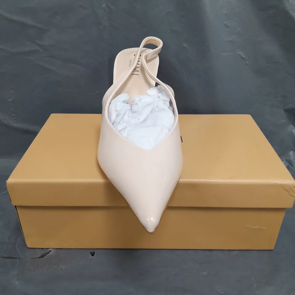 BOXED PAIR OF SIMMI LONDON LAYANA HEELED POINTED TOE SLINGBACK SANDALS IN STONE BOX COLOUR SIZE 5