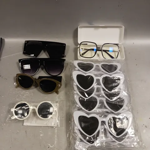 APPROXIMATELY 25 ASSORTED SUNGLASSES/SPECTACLES IN VARIOUS DESIGNS & BRANDS