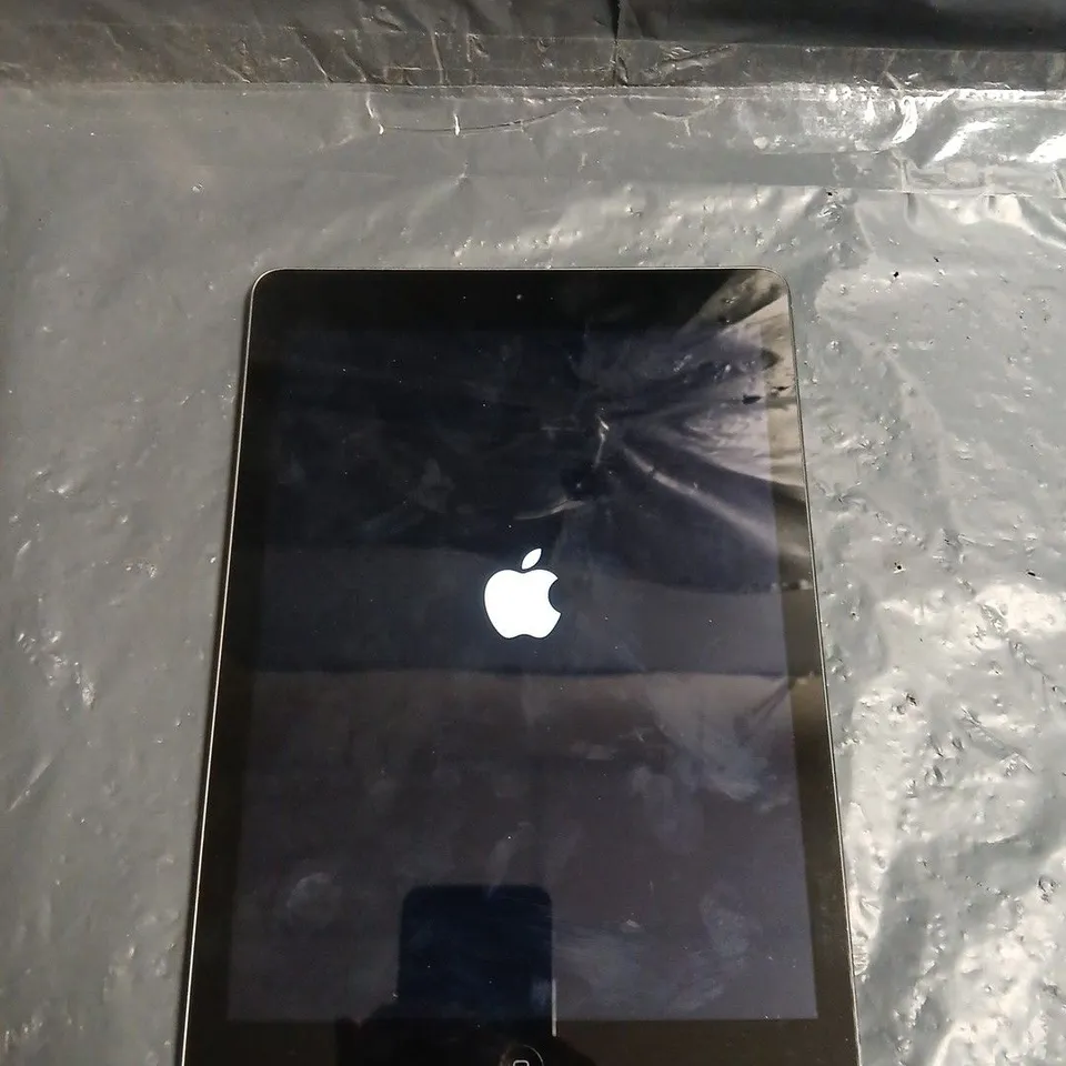 APPLE IPAD AIR 1ST GEN TABLET – SILVER - MODEL A1474