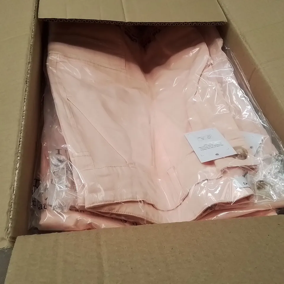 BOXED BRAND NEW APPROXIMATELY 36 JD WILLIAMS CARGO SHORTS PEACH SIZE 16