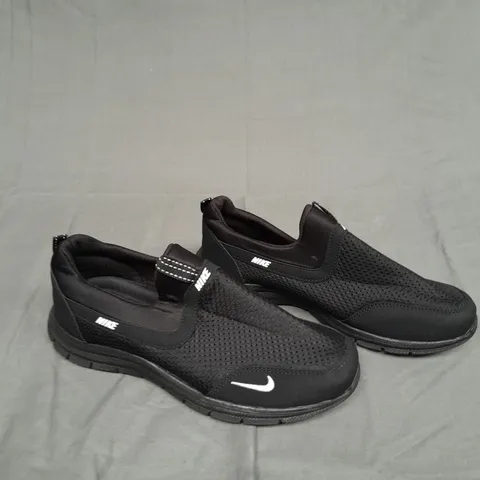 UNBOXED PAIR OF NIKE SLIP ON BLACK TRAINERS SIZE 40