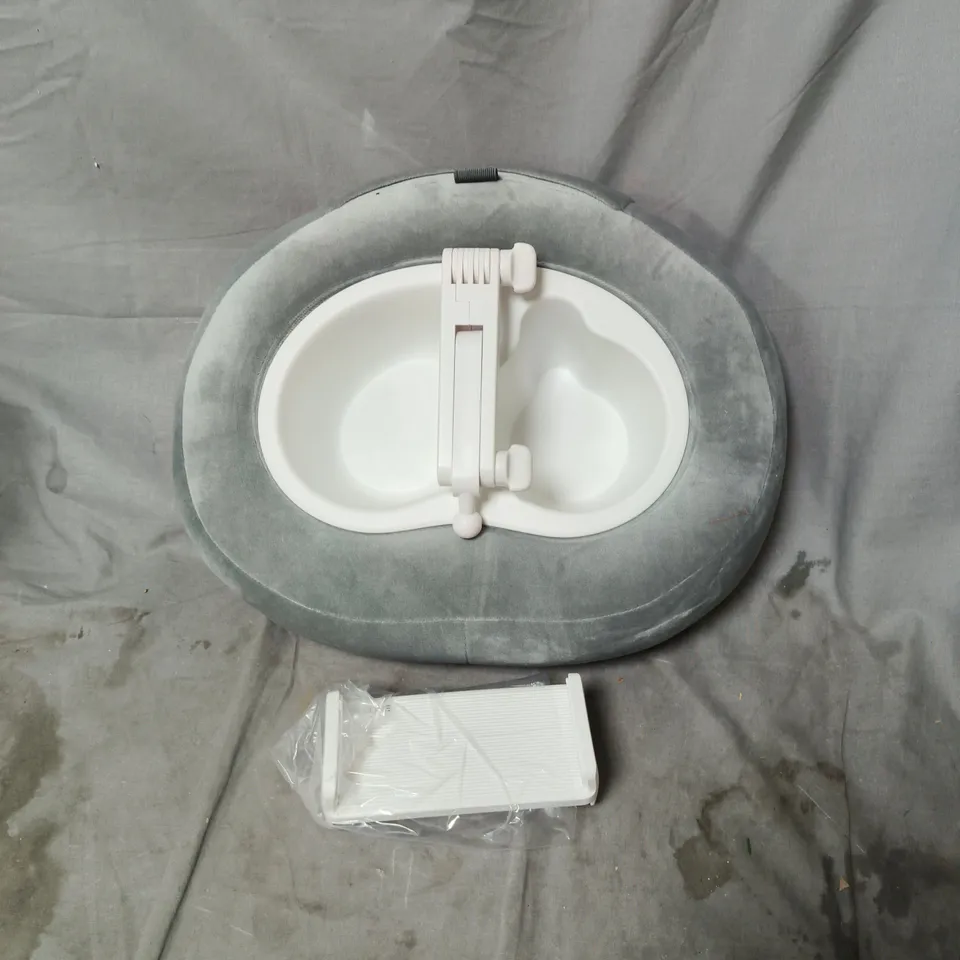 TRYONE PILLOW STAND BZ-01 WITH PLUSH GREY PILLOW BASE