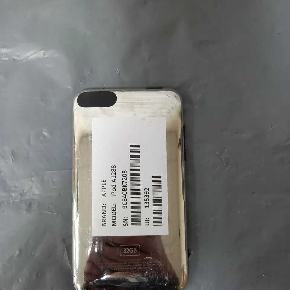 APPLE IPOD SILVER A1288