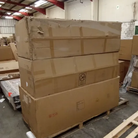 PALLET OF INCOMPLETE RATTAN GARDEN FURNITURE PARTS
