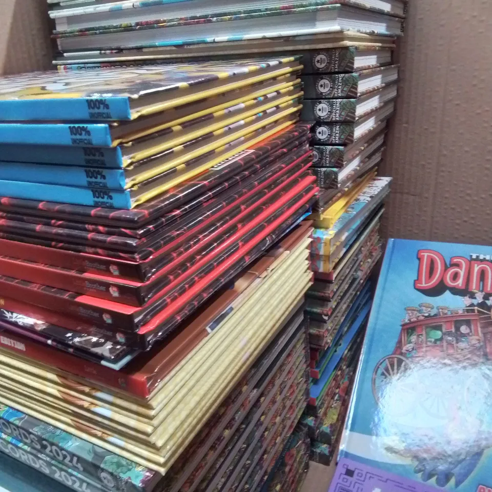 LARGE QUANTITY OF ASSORTED 2024 ANNUALS TO INCLUDE FROZEN, BARBIE, ROBLOX AND DANDY