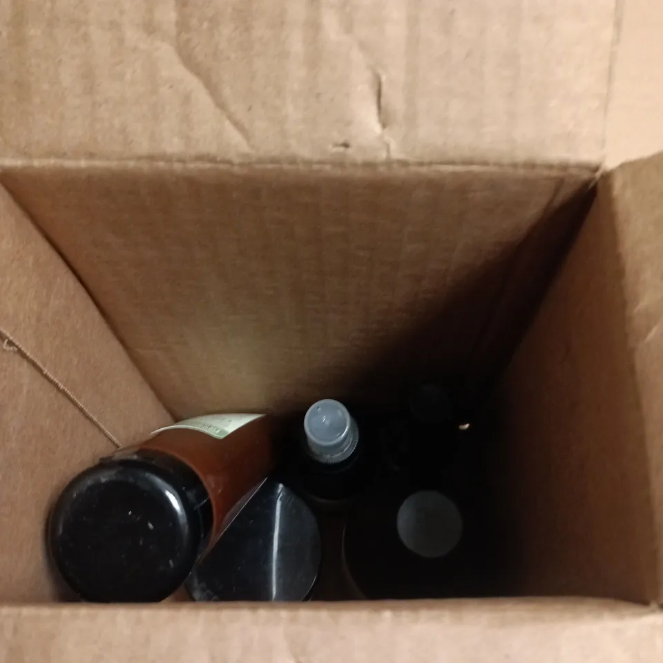 BOX OF APPROXIMATELY 8 INSIGHT HAIRCARE PRODUCTS TO INCLUDE STYLING PASTE, NOURISHING MASK AND HOLD CEMENT GEL