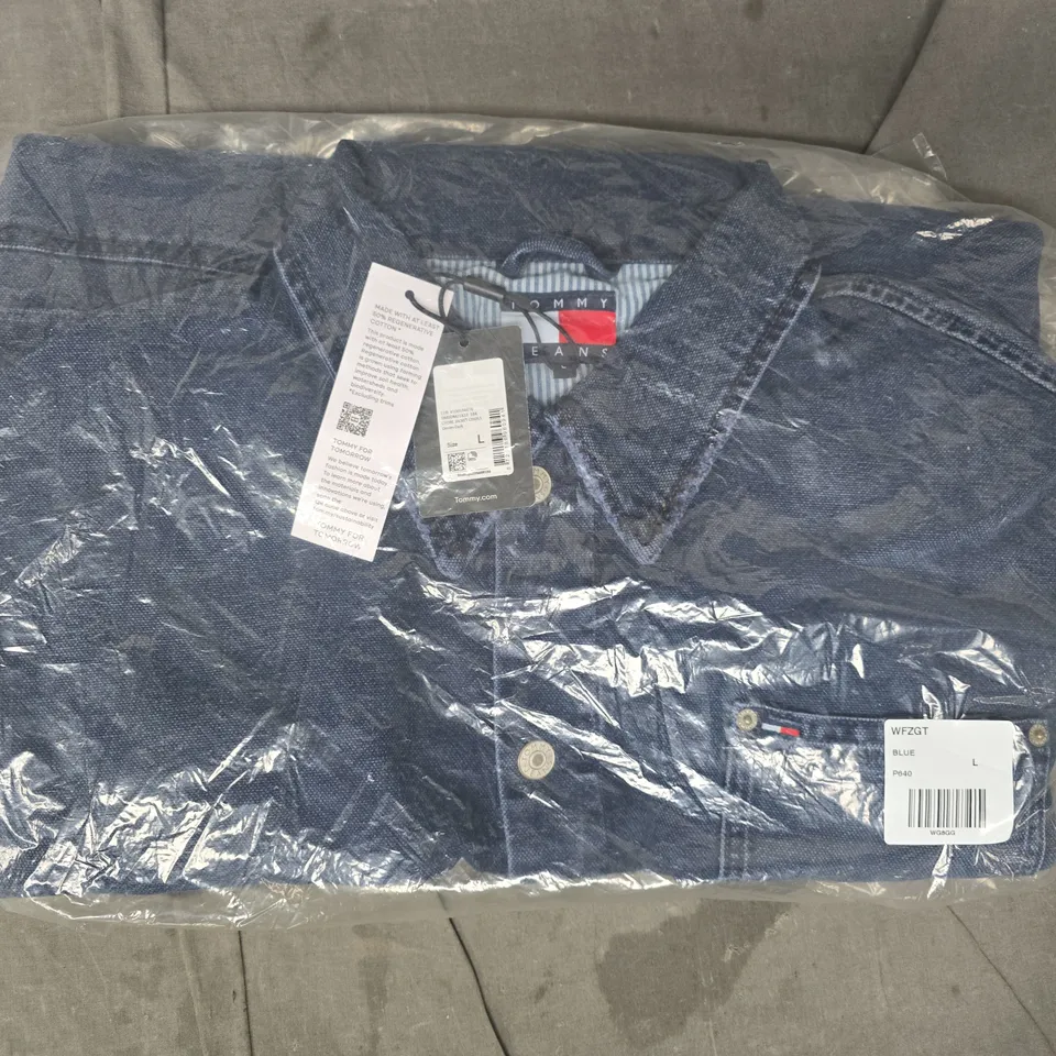 TOMMY JEANS CHORE DENIM JACKET IN BLUE SIZE LARGE