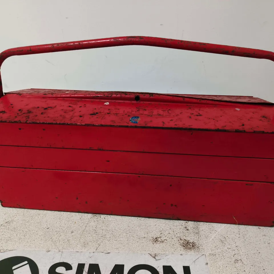 RED METAL TOOLBOX WITH CARRY HANDLE – VINTAGE WORKSHOP CHEST