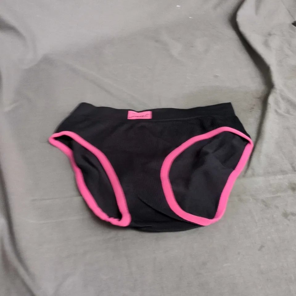 BOX OF APPROXIMATELY 20 ASSORTED CLOTHING ITEMS INCLUDING PADDED COAT , SWEET KNICKERS AND WIDE LEGGED JEANS