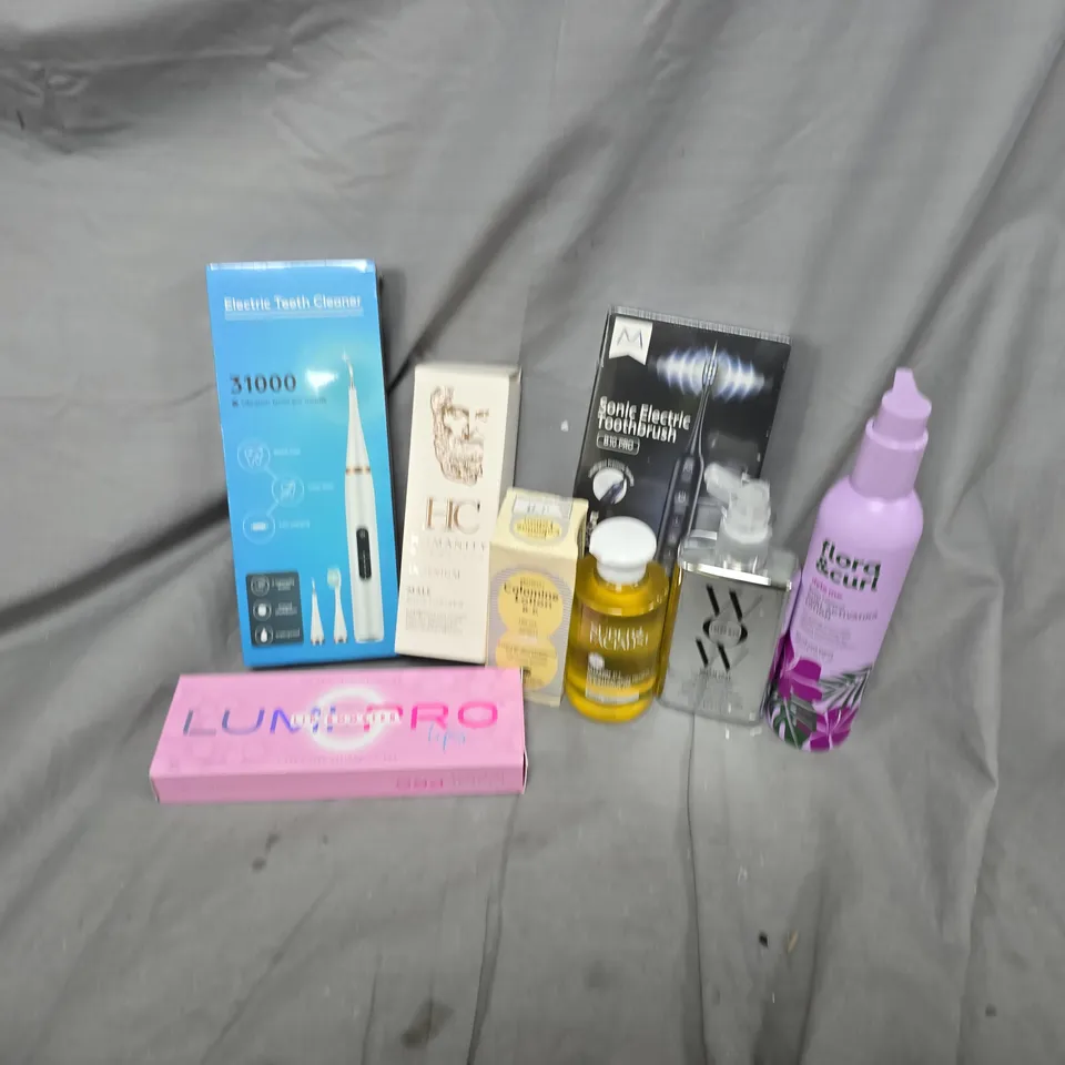 APPROXIMATELY 15 ASSORTED COSMETICS ITEMS TO INCLUDE ELECTRIC TEETH CLEANER, HC MALE MOISTURISER, SUPER FACIALIST CLEANSING OIL, ETC