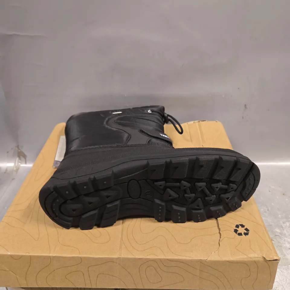 BOXED PAIR OF DODO 20 ADULT SNOW BOOTS - 7