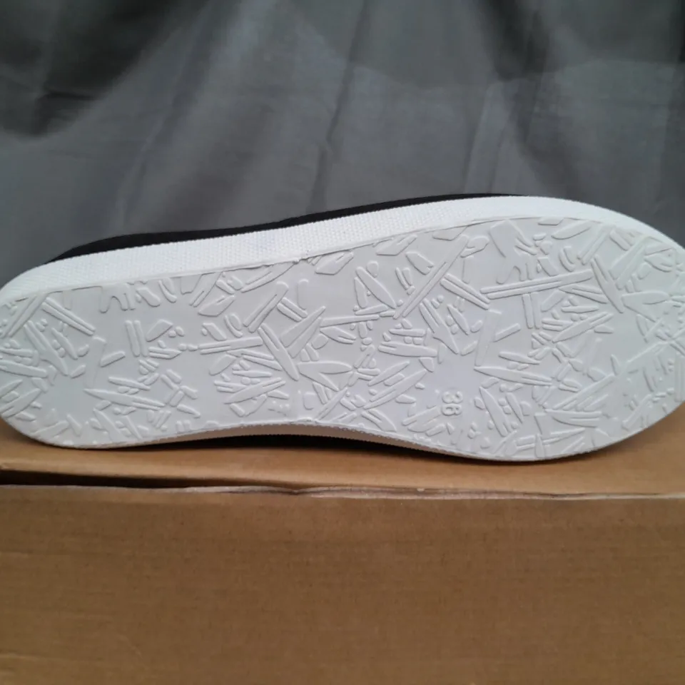 BOX OF APPROX 12 SPORT BLACK SHOES IN VARIOUS SIZES