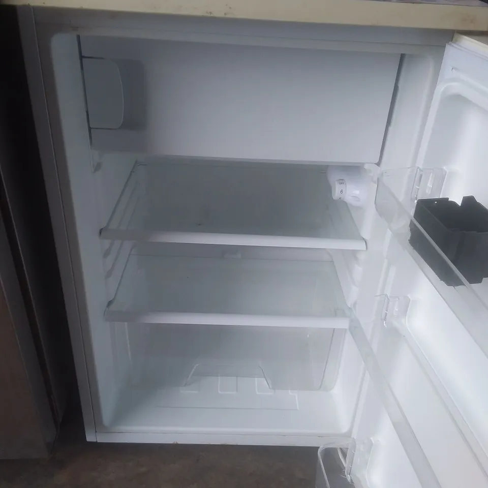 ESSENTIALS CUR55W12 UNDER COUNTER FRIDGE
