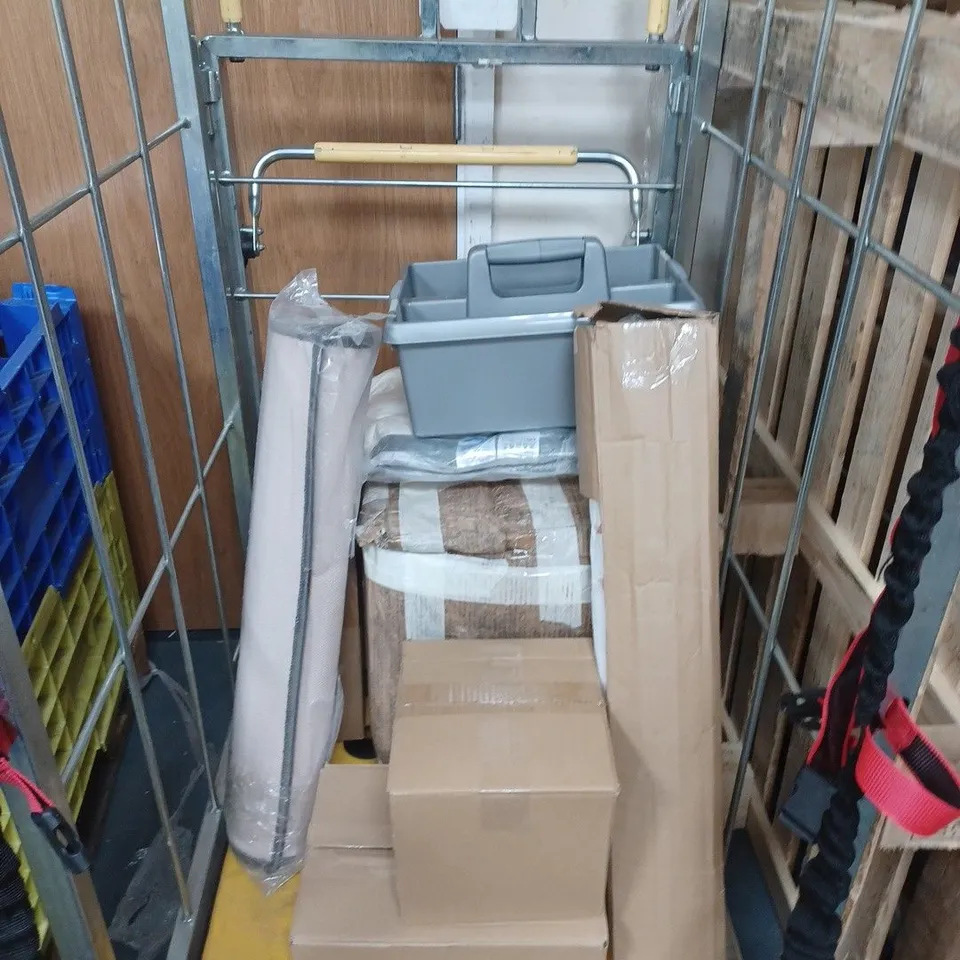 APPROXIMATELY 10 HOUSEHOLD ITEMS TO INCLUDE A CUTTING MAT, PILLOWS AND ENVELOPES