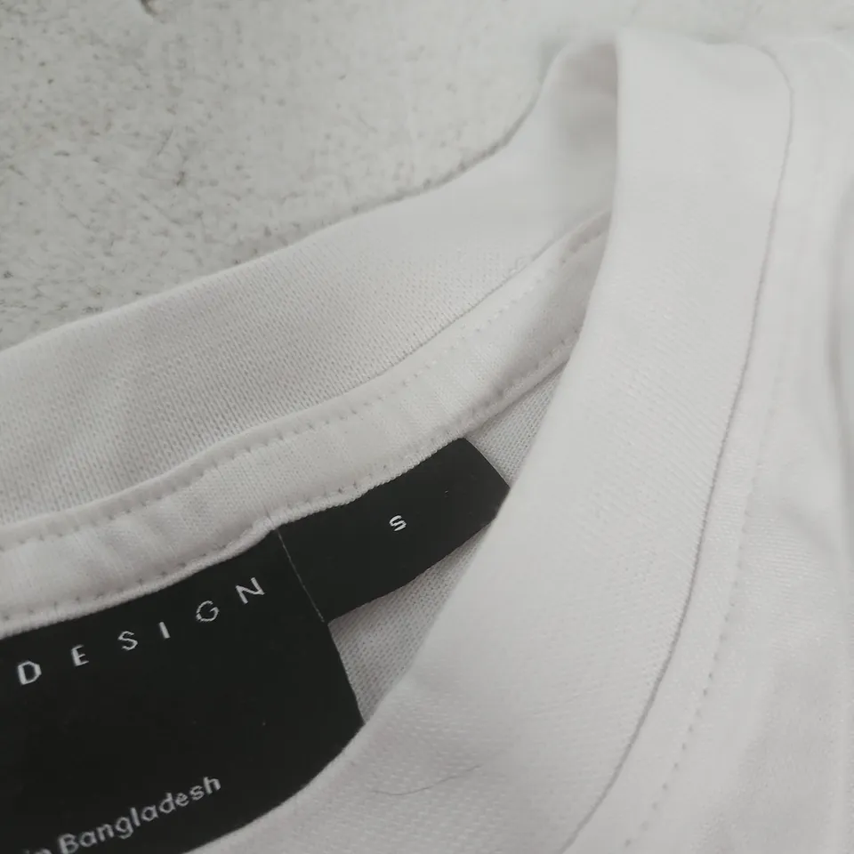 ASOS DESIGN - WHITE T-SHIRT – SIZE S (MADE IN BANGLADESH)