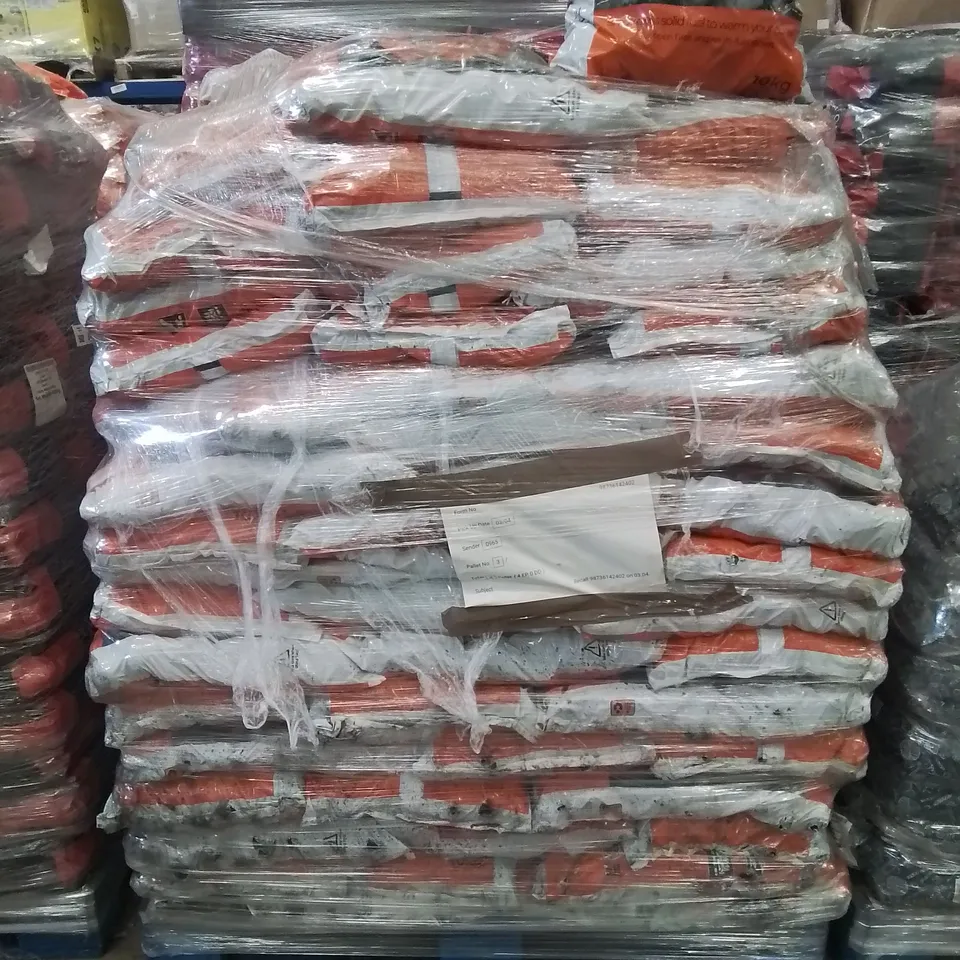 PALLET TO CONTAIN APPROX 90 X 10kg BAGS OF TRUE FLAME SMOKELESS BARBECUE CHARCOAL BRIQUETTES 